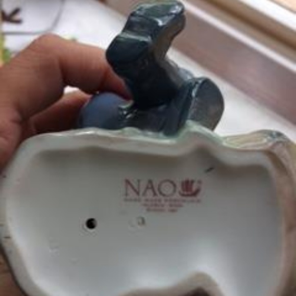 Lladro NAO Boy Resting on Excursion - Picture 4 of 4